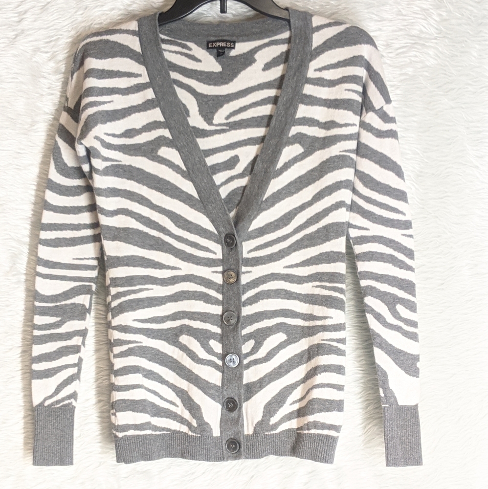 ☀️3/$15 Express cardigan---size XS